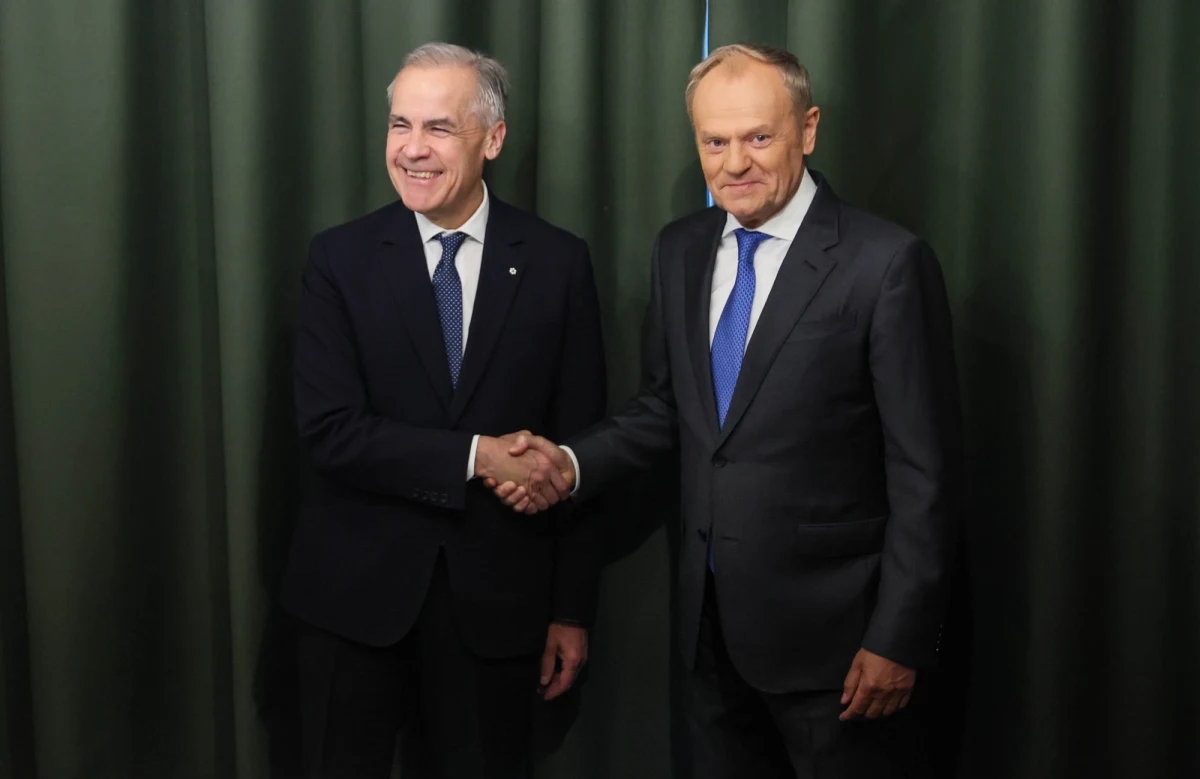 Premier Donald Tusk rozpoczął dwudniową wizytę w Armenii, gdzie w niedzielę spotkał się z premierem Kanady Markiem Carneyem oraz szefem brytyjskiego rządu Keirem Starmerem. Rozmowy odbyły się tuż przed poniedziałkowym szczytem Europejskiej Wspólnoty Politycznej (EWP) w Erywaniu.