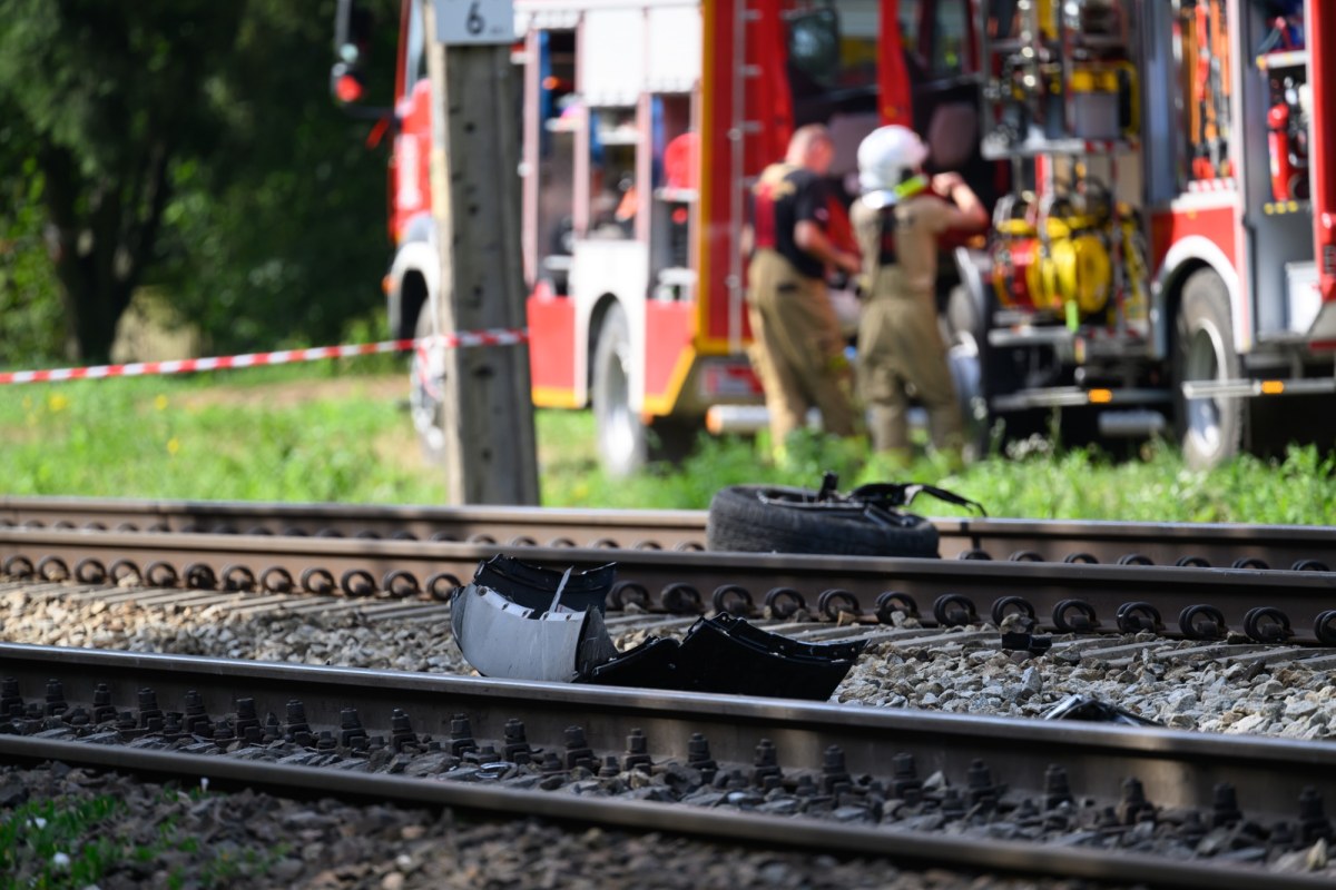 Auto zderzyło się z pociągiem Intercity. Podróżowało nim ok. 1300 osób