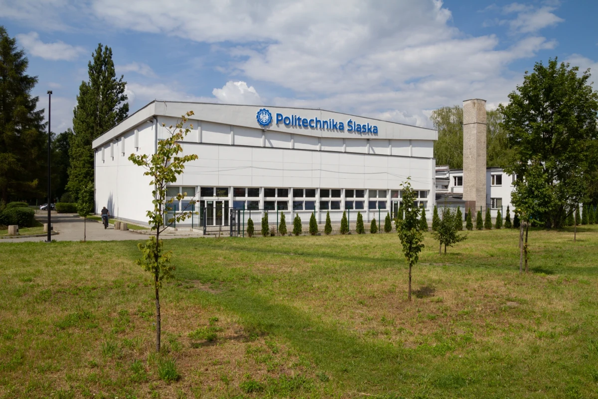 Politechnika Śląska w Gliwicach ogłosiła uruchomienie czterech nowych kierunków studiów, które ruszą już od roku akademickiego 2026/2027. Decyzja uczelni to odpowiedź na dynamicznie zmieniające się potrzeby rynku pracy, zwłaszcza w obszarach nowych technologii i bezpieczeństwa.