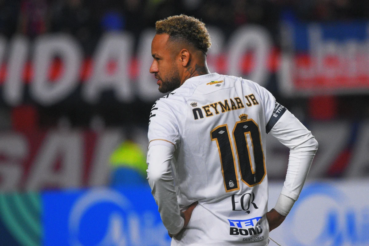 Gorszące sceny na treningu brazylijskiego Santosu. Neymar miał wdać się w bójkę z Robinho juniorem - informuje dziennik "O Globo". O co poszło?