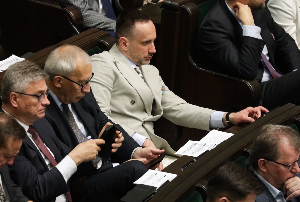 Януш Ковальски играет «толстых котов» из PiS. «Они просто ждут»