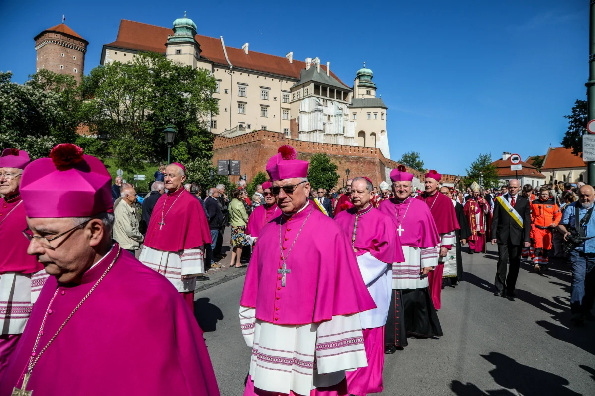 8 maja to w polskim Kościele uroczystość św. Stanisława, biskupa i męczennika - jednego z głównych patronów kraju. Czy katolików obowiązuje w tym dniu uczestnictwo we mszy św. oraz wstrzemięźliwość od pokarmów mięsnych?