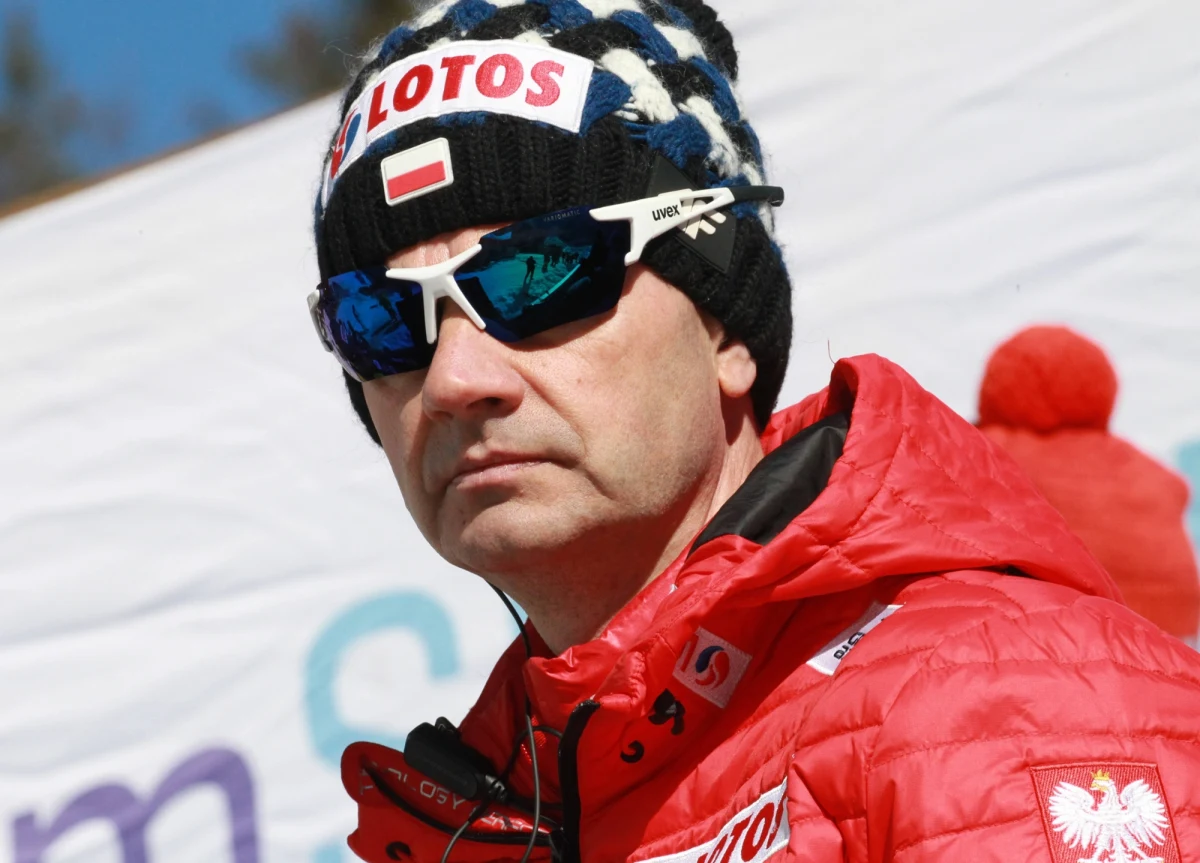 Wielki powrót w polskiej kadrze skoków narciarskich. Polski Związek Narciarski ogłosił w poniedziałek, że były trener Biało-Czerwonych Stefan Horngacher będzie koordynatorem systemu szkolenia w narodowej kadrze skoczków narciarskich. Austriak w latach 2016-2019 był trenerem polskiej kadry. Następnie objął funkcję szkoleniowca niemieckich skoczków, z którymi zdobył złoty medal olimpijski.
