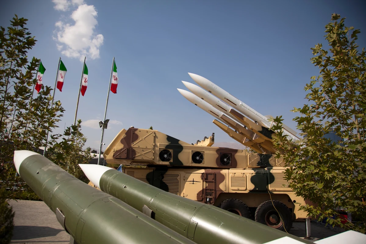 Zjednoczone Emiraty Arabskie przechwyciły trzy rakiety wystrzelone z Iranu, a czwarta spadła do morza – przekazało Ministerstwo obrony Zjednoczonych Emiratów Arabskich. W kraju ogłoszono, a później odwołano alarm przeciwlotniczy. W Fudżajrze – jak podaje Al Jazeera - doszło do pożaru po ataku drona. To pierwsze takie incydenty od czasu zawarcia rozejmu między USA a Iranem.