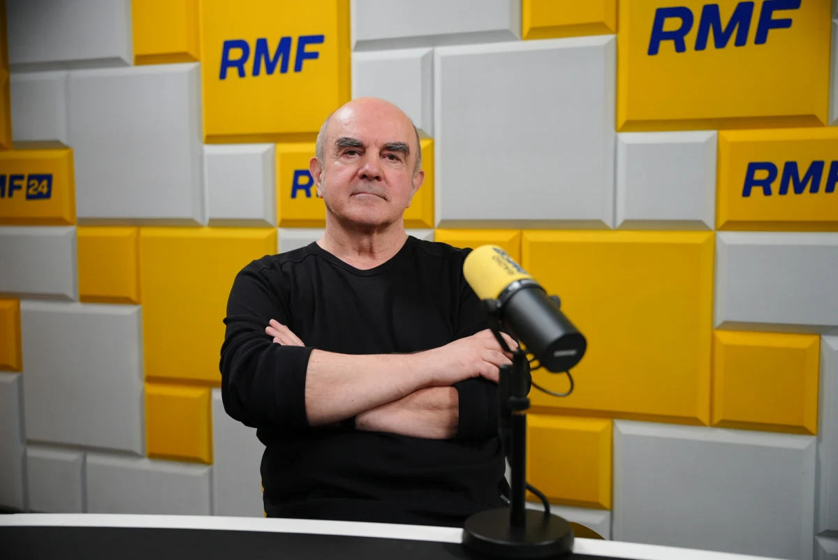 ​"Nigdy nie myślałem, że mój głos stanie się dla kogoś ważny. A jednak - to on łączy mnie z ludźmi od lat" - mówi Dariusz Odija, gość podcastu Radia RMF24 "Co u nich słychać". Głos Mózga z kreskówki "Pinky i Mózg" czy Pana Lusterko z polskiej wersji dodatku do "Wiedźmina 3" w rozmowie z Kubą Śliwińskim opowiada o tym, jak odkrył swój talent do pracy głosem oraz czy boi się, że sztuczna inteligencja go skopiuje.