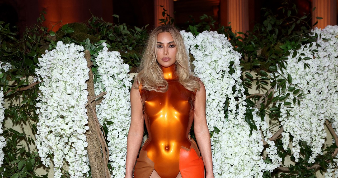 O jej stylizacji dziś mówią wszyscy. Kim Kardashian znów w centrum spojrzeń