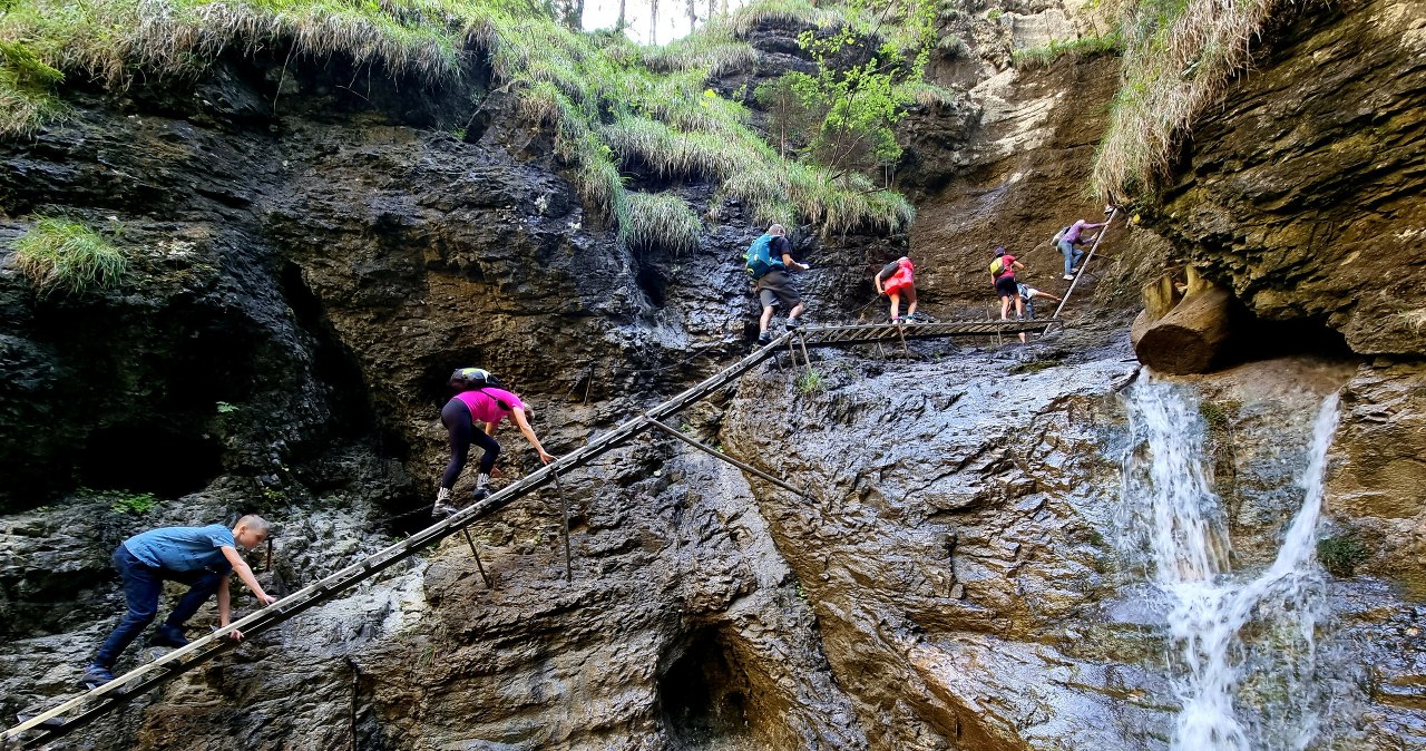 Drabiny, łańcuchy i wodospady. Adrenalina tuż za polską granicą