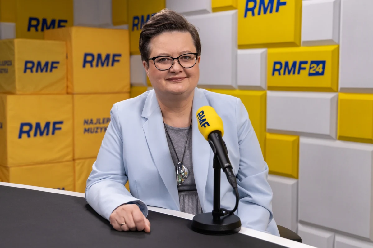 Od dłuższego czasu nie mamy wycieków przed egzaminami. Zdjęcia arkuszy maturalnych pojawiają się w sieci w momencie, w którym uczniowie już siedzą i piszą prace - mówiła w Porannej rozmowie w RMF FM wiceminister edukacji narodowej Katarzyna Lubnauer. Jak podkreśliła, w czasach sztucznej inteligencji forma egzaminów musi się zmienić.