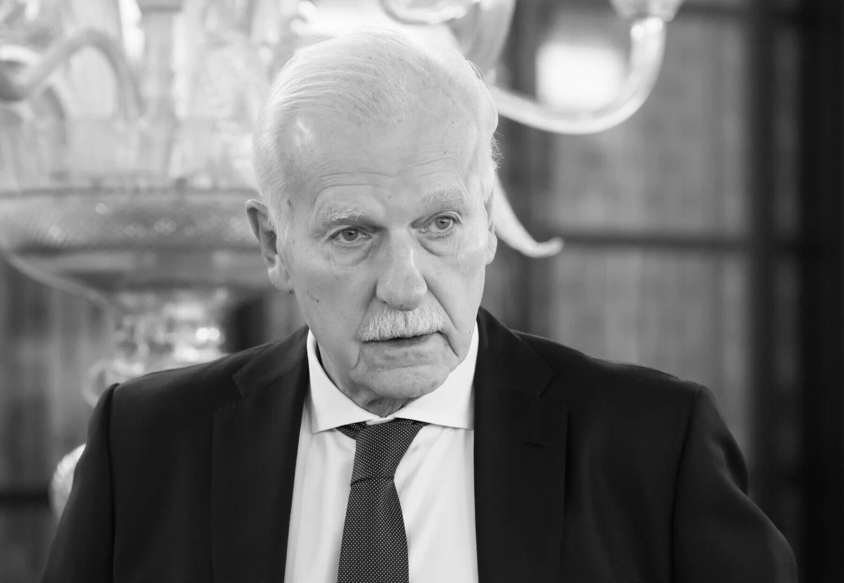 Pogrzeb Andrzeja Olechowskiego odbędzie się w środę 6 maja. Uroczystości rozpocznie msza o godzinie 14 w kościele św. Anny w Wilanowie. Ekonomista, były minister finansów i spraw zagranicznych, jeden z "trzech tenorów" - założycieli Platformy Obywatelskiej - zmarł 25 kwietnia. Rodzina zamieściła w nekrologu prośbę do tych, którzy zechcą towarzyszyć politykowi w ostatniej drodze.