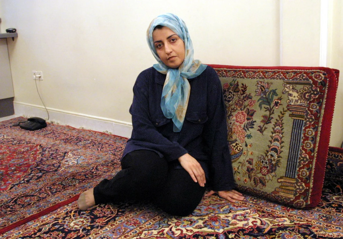 ​Irańska laureatka Pokojowej Nagrody Nobla, Narges Mohammadi, znajduje się "na granicy życia i śmierci" - poinformowała we wtorek jej prawniczka Chirinne Ardakani podczas konferencji prasowej w Paryżu. Jak podkreśliła, sytuacja 54-latki jest dramatyczna, a jej życie jest poważnie zagrożone. "Może nas opuścić w każdej chwili" - alarmowała Ardakani, dodając, że walka toczy się już nie tylko o wolność działaczki, ale o jej życie.
