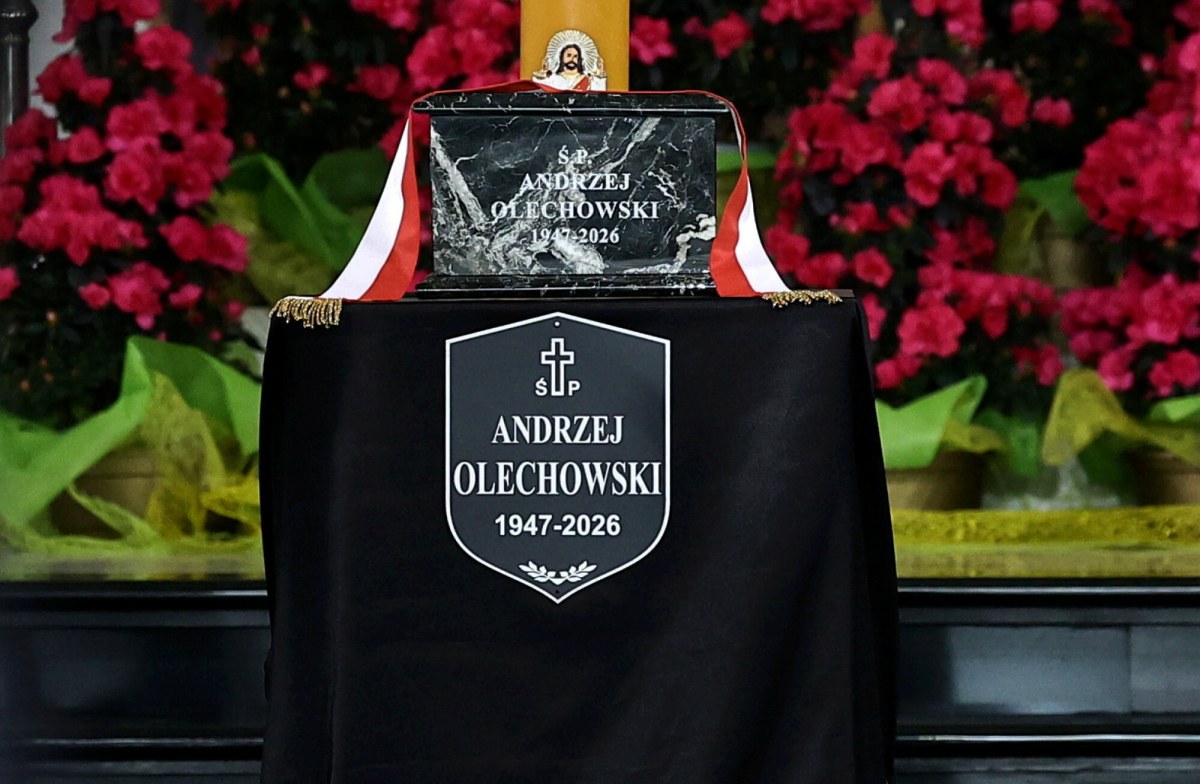 Funeral of Andrzej Olechowski. He was laid to remainder  in Warsaw's Wilanów territory  [PHOTOS]