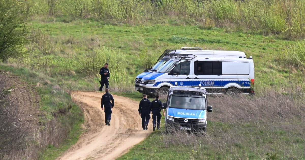 Kobieta z dwojgiem dzieci zaginęła w środę w okolicach Piwnicznej-Zdroju w Małopolsce - informuje reporter RMF FM Maciej Sołtys. W akcję poszukiwawczą zaangażowano duże siły.