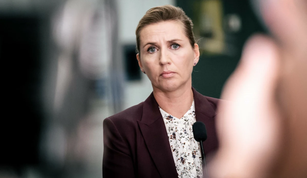 Od wyborów parlamentarnych w Danii minęło już 43 dni, a kraj wciąż nie doczekał się nowego rządu. To najdłuższy taki okres w historii państwa. Przedłużające się rozmowy koalicyjne budzą niepokój wśród duńskich mediów i opinii publicznej, zwłaszcza w obliczu międzynarodowych wyzwań.
