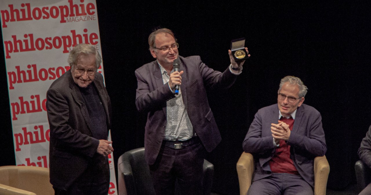 Afera nad Sekwaną. Stworzył fikcyjnego Nobla, potem sam sobie go przyznał