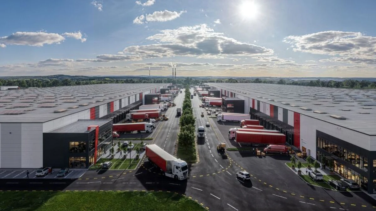 W krakowskiej Nowej Hucie rusza budowa ogromnego kompleksu logistycznego 7R Hub Nowa Huta. Inwestycja o wartości 1 miliarda złotych ma być jednym z kluczowych elementów rewitalizacji dawnych terenów przemysłowych Krakowa. Docelowo na powierzchni 230 tys. mkw. zatrudnienie znajdzie aż 2 tysiące osób. Zakończenie prac planowane jest na maj 2027 roku.