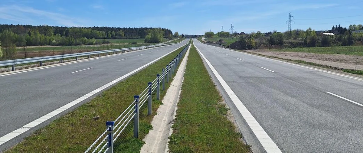 Już w czwartek po południu kierowcy będą mogli skorzystać z nowego, siedmiokilometrowego odcinka obwodnicy Wąchocka. To kluczowy fragment drogi krajowej nr 42, który połączy Skarżysko-Kamienną ze Starachowicami i wyprowadzi ruch tranzytowy z centrum miasta.
