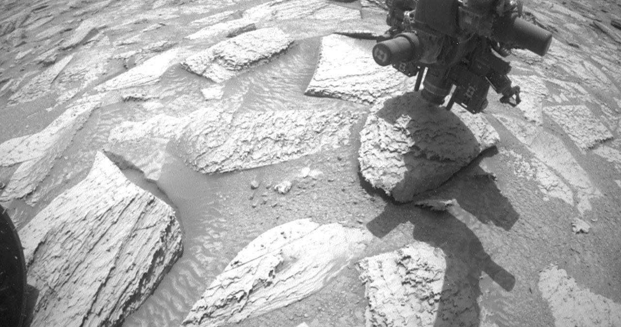 Curiosity kontra skała "Atacama". Niezwykła sytuacja na powierzchni Marsa