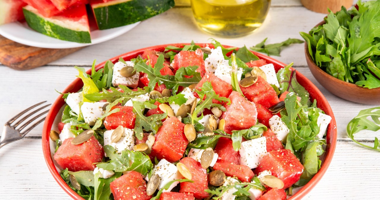 Słodki arbuz, feta i limonka. Ta sałatka przebija zwykłe dodatki do grilla