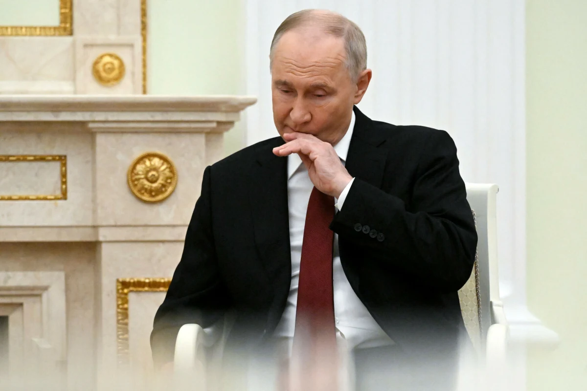 Nie ma wątpliwości, że moskiewskie obchody Dnia Zwycięstwa przejdą do historii - ale nie tak, jak życzyłby sobie tego Władimir Putin. Nie dość, że podczas defilady na Placu Czerwonym zabraknie sprzętu wojskowego, to jeszcze prawie wszyscy przywódcy byłych republik radzieckich odpuszczają tego dnia wizytę w rosyjskiej stolicy.