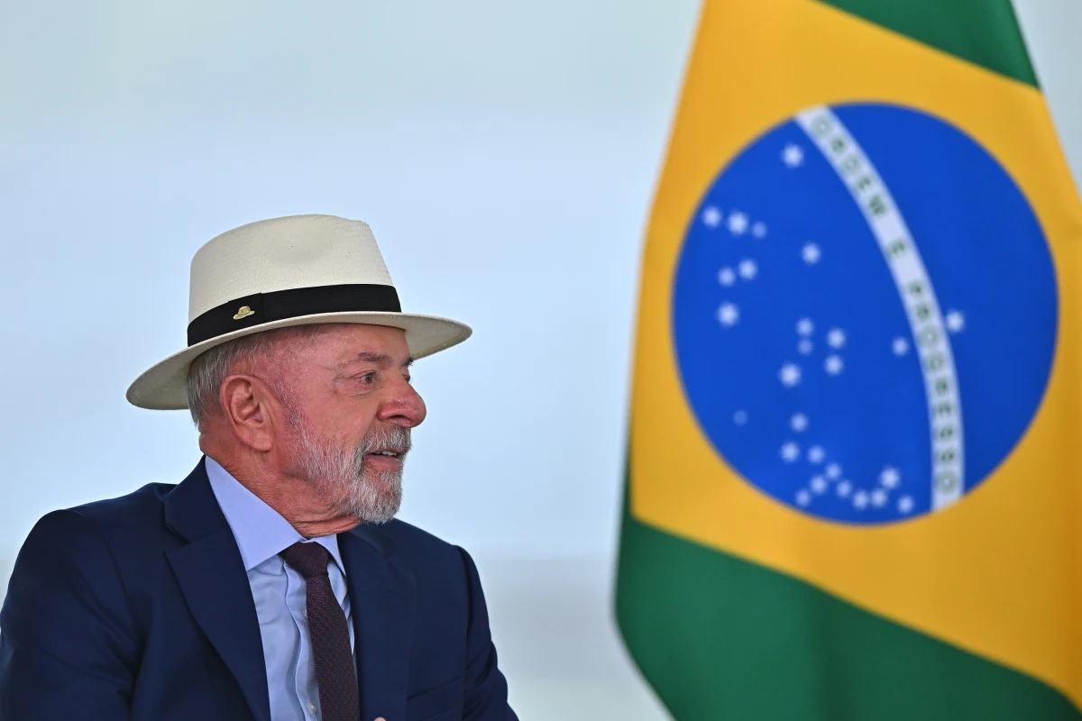 ​Prezydent Brazylii Luiz Inacio Lula da Silva powiedział po czwartkowym spotkaniu z Donaldem Trumpem, że zaoferował mu pomoc w kontaktach z Kubą, a sam prezydent USA zapewnił go, iż nie zamierza zaatakować kubańskiego reżimu - relacjonuje agencja Reutera.