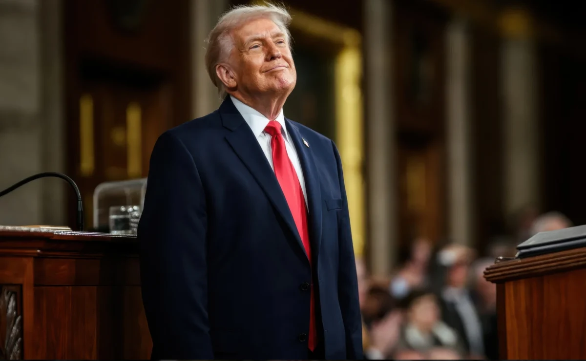 W nocy z czwartku na piątek doszło do wymiany ognia między siłami USA a irańskim wojskiem w rejonie cieśniny Ormuz. Dowództwo Centralne USA oznajmiło, że amerykańskie okręty wojenne zostały zaatakowane przez Iran, odparły atak i odpowiedziały uderzeniami na irańskie cele wojskowe. "To było tylko miłosne stuknięcie. Zawieszenie broni trwa" - powiedział prezydent USA Donald Trump.