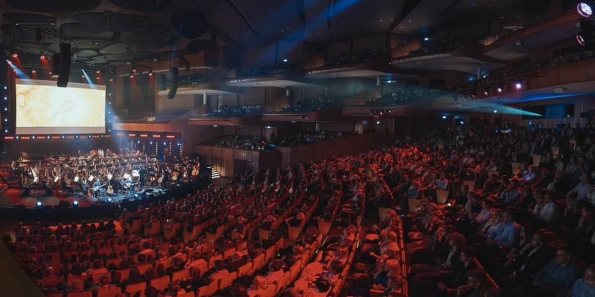Czy kultowy film Juliusza Machulskiego może zabrzmieć inaczej? Odpowiedzi na to pytanie szukali uczestnicy prestiżowego konkursu FMF Young Talent Award 2026. Zwycięska kompozycja już niebawem zostanie zaprezentowana publiczności. 13 maja w Krakowie rusza 19. edycja Festiwalu Muzyki Filmowej.