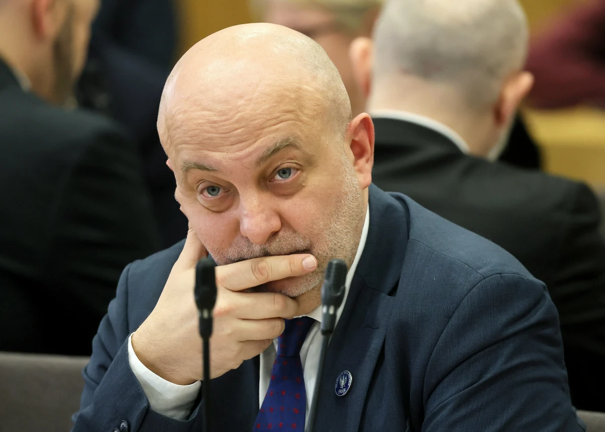 Łukasz Piebiak, jeden z najbliższych współpracowników Zbigniewa Ziobry, jest kandydatem PiS na członka nowej Krajowej Rady Sądownictwa. Nazywany "Hersztem" przez nieformalną grupę hejterów, działającą m.in. w Ministerstwie Sprawiedliwości, jest jedyną osobą, której wybór do Rady rekomenduje Prawo i Sprawiedliwość. Z przepisów wynika, że jako jedyny rekomendowany przez PiS Piebiak może mieć pewność wejścia do Rady.