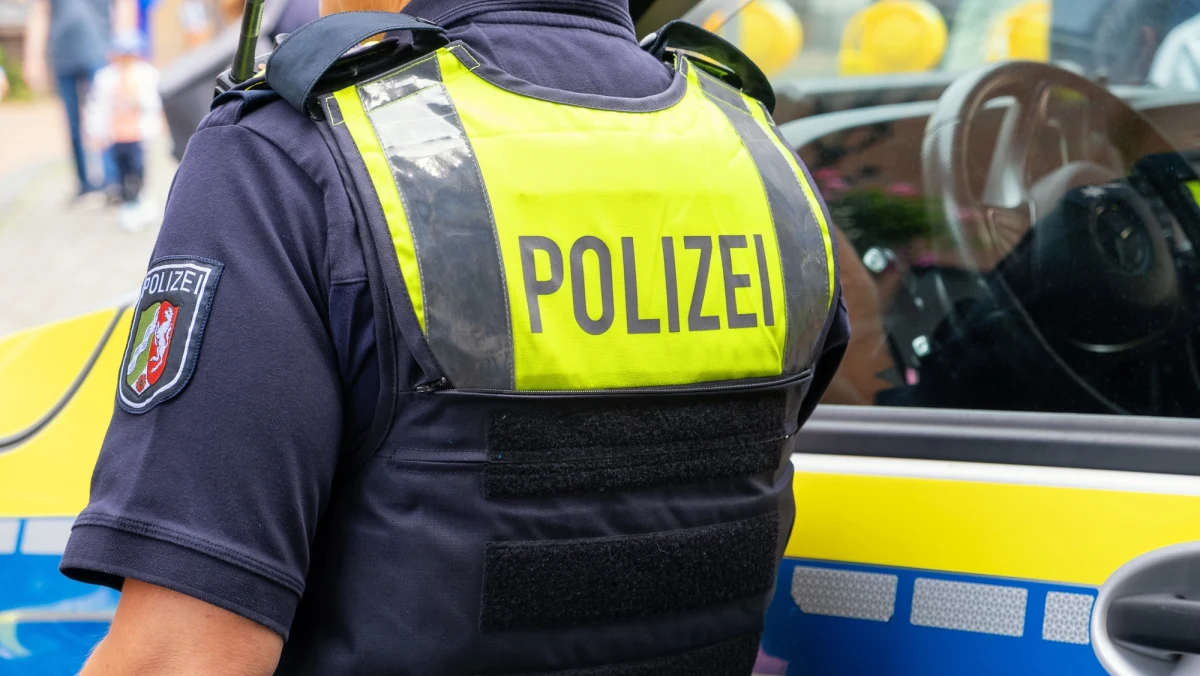 Niemiecka policja poinformowała w piątek, że kierowca transportu gotówki został wzięty jako zakładnik w oddziale banku oszczędnościowego w Sinzig, mieście na zachodzie Niemiec. Prawdopodobnie jest kilku napastników.