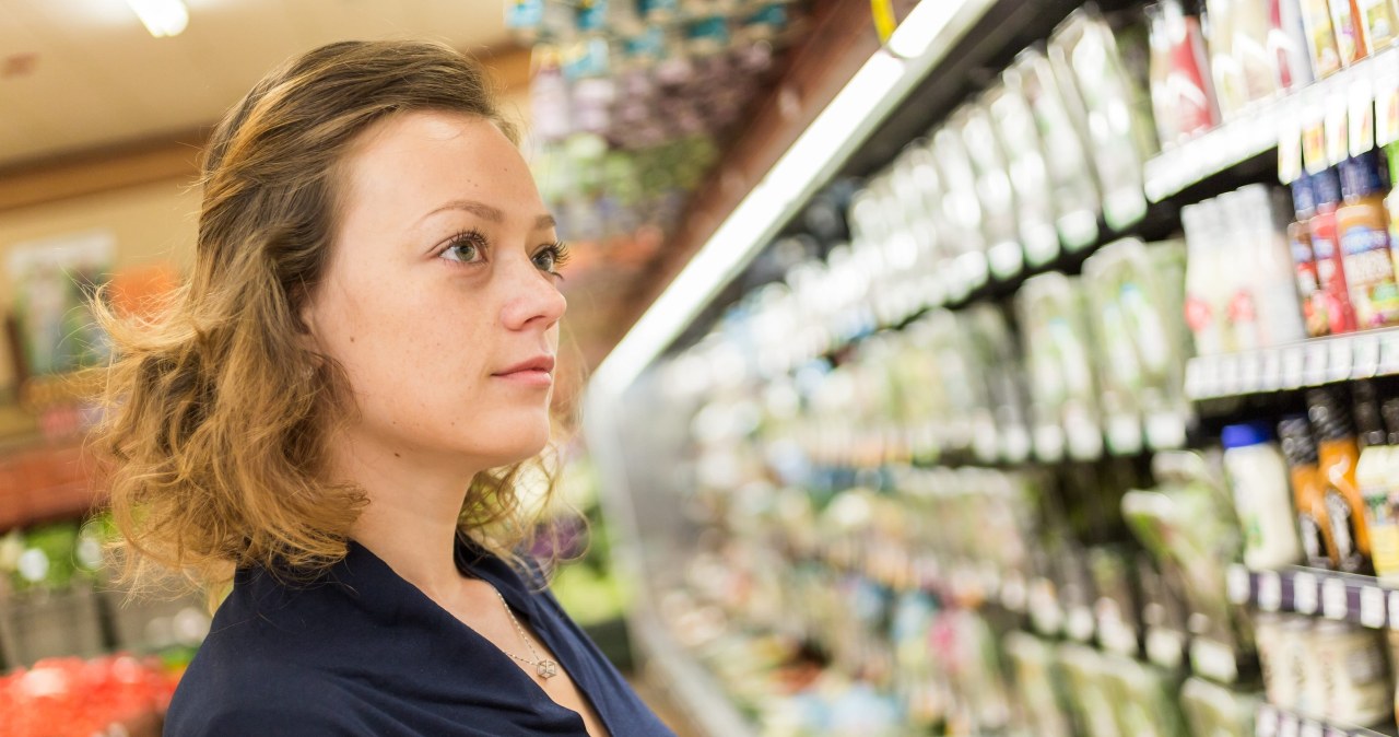 UOKiK o otwieraniu produktów w sklepie przed zakupem. Wyjaśniamy przepisy