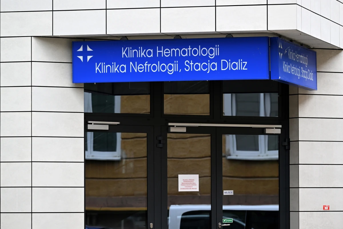 Od najbliższego poniedziałku parkowanie na terenie Uniwersyteckiego Szpitala Klinicznego w Rzeszowie stanie się płatne. Nowy system ma poprawić dostępność miejsc dla pacjentów i uporządkować ruch na parkingu. Sprawdziliśmy, jak będą wyglądać nowe zasady i kogo obejmą opłaty.