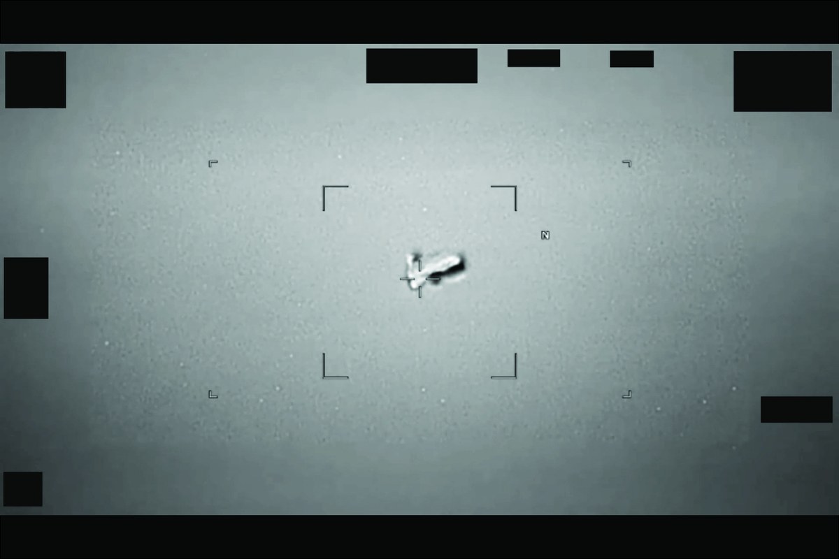 Tajemnicze światła i "latające talerze". Pentagon ujawnia tajne akta o UFO