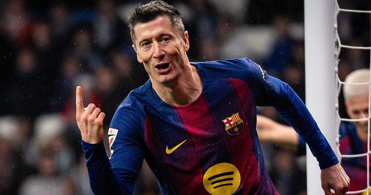 To jednak nie koniec. Lewandowski może opuścić Europę. Hiszpanie ogłaszają
