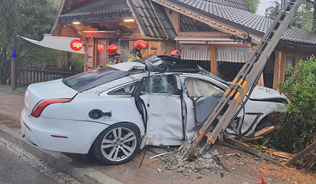 Samochód wjechał w cukiernię w Zakopanem
