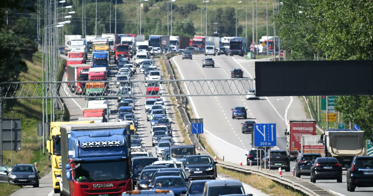 Jedna godzina dziennie i setki tysięcy strat. Kierowcy robią to nagminnie