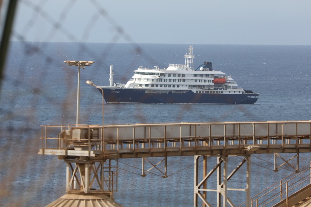 MV Hondius zbliża się do portu. Co dalej z pasażerami i statkiem?