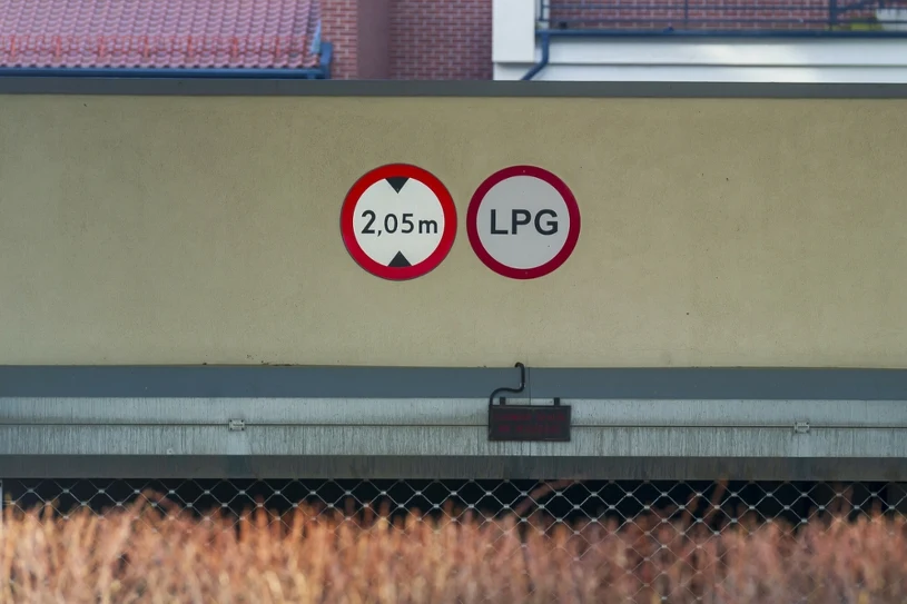 Zakaz ruchu aut z LPG? Z takim znakiem jest jeden, ale poważny problem