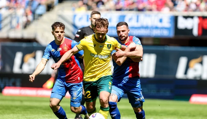 Sceny w Gliwicach. GKS już świętował "skalp". Do akcji wkroczył arbiter