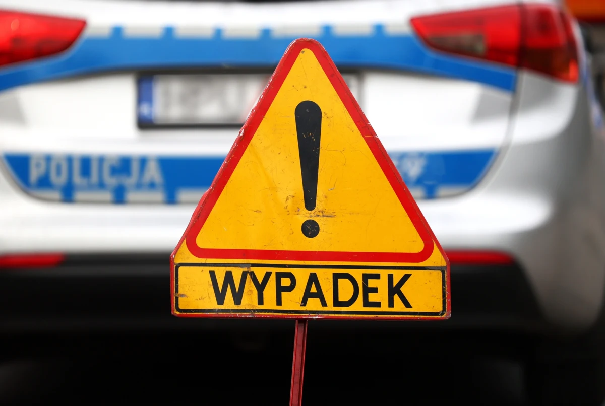 5 samochodów zderzyło się na odcinku A2 między Skierniewicami a Grodziskiem Mazowieckim. Jezdnia w kierunku Warszawy jest nieprzejezdna. Utrudnienie może potrwać kilka godzin. Poinformowała o tym Generalna Dyrekcja Dróg Krajowych i Autostrad.