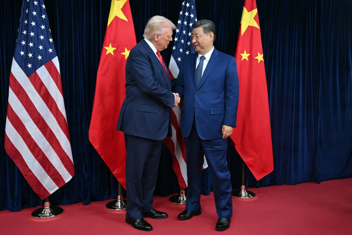 Ministerstwo Spraw Zagranicznych Chin oficjalnie potwierdziło, że prezydent USA Donald Trump odwiedzi Pekin w dniach 13–15 maja na zaproszenie Xi Jinpinga. Głównym punktem wizyty będą rozmowy obu przywódców, podczas których poruszone zostaną m.in. kwestie Iranu, wojny na Bliskim Wschodzie oraz sporne sprawy gospodarcze w relacjach amerykańsko-chińskich.