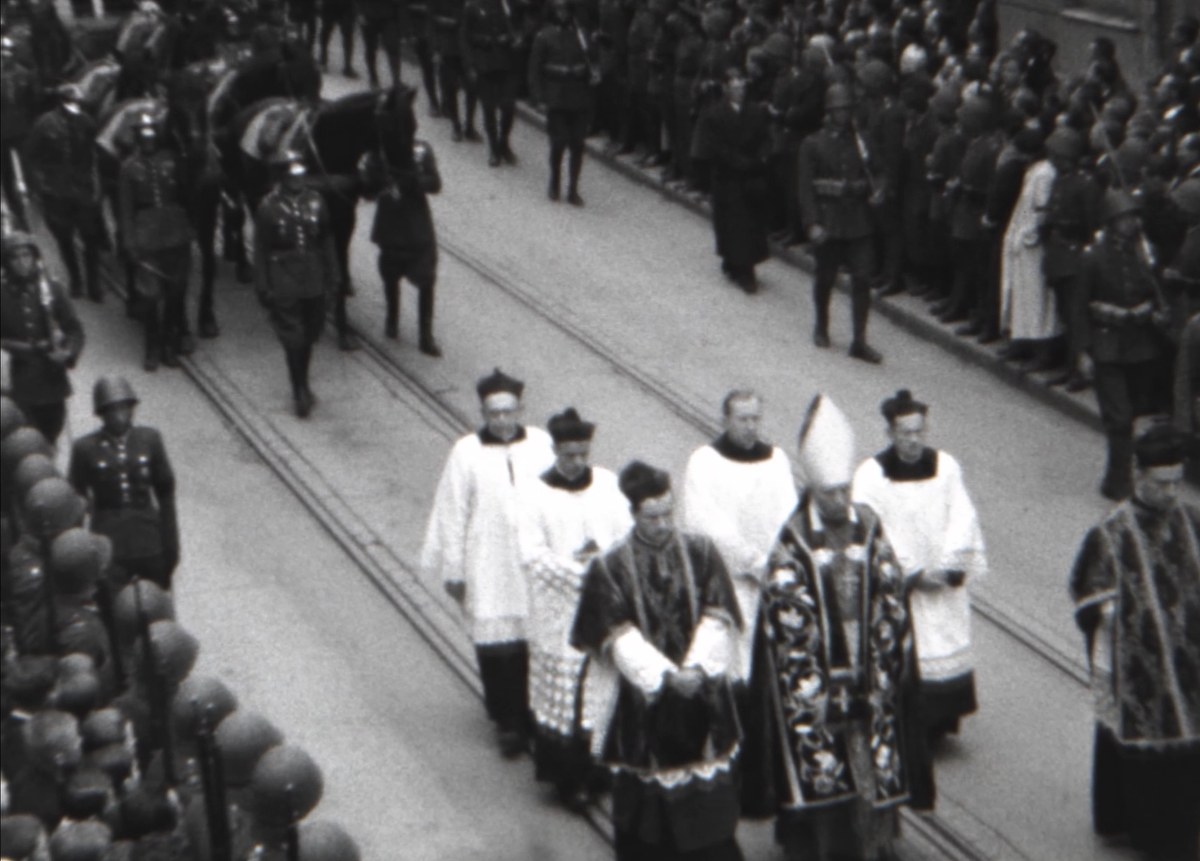 Nieznany film z pogrzebu Józefa Piłsudskiego. Odnaleziono go po 91 latach
