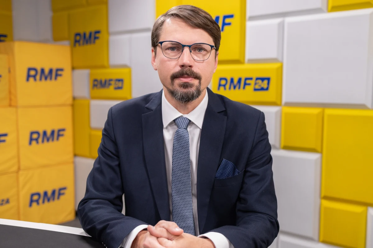 W Popołudniowej rozmowie w RMF FM zapytamy Grzegorza Płaczka o spór między Sławomirem Mentzenem a Krzysztofem Bosakiem dotyczący gen. Wiesława Kukuły.