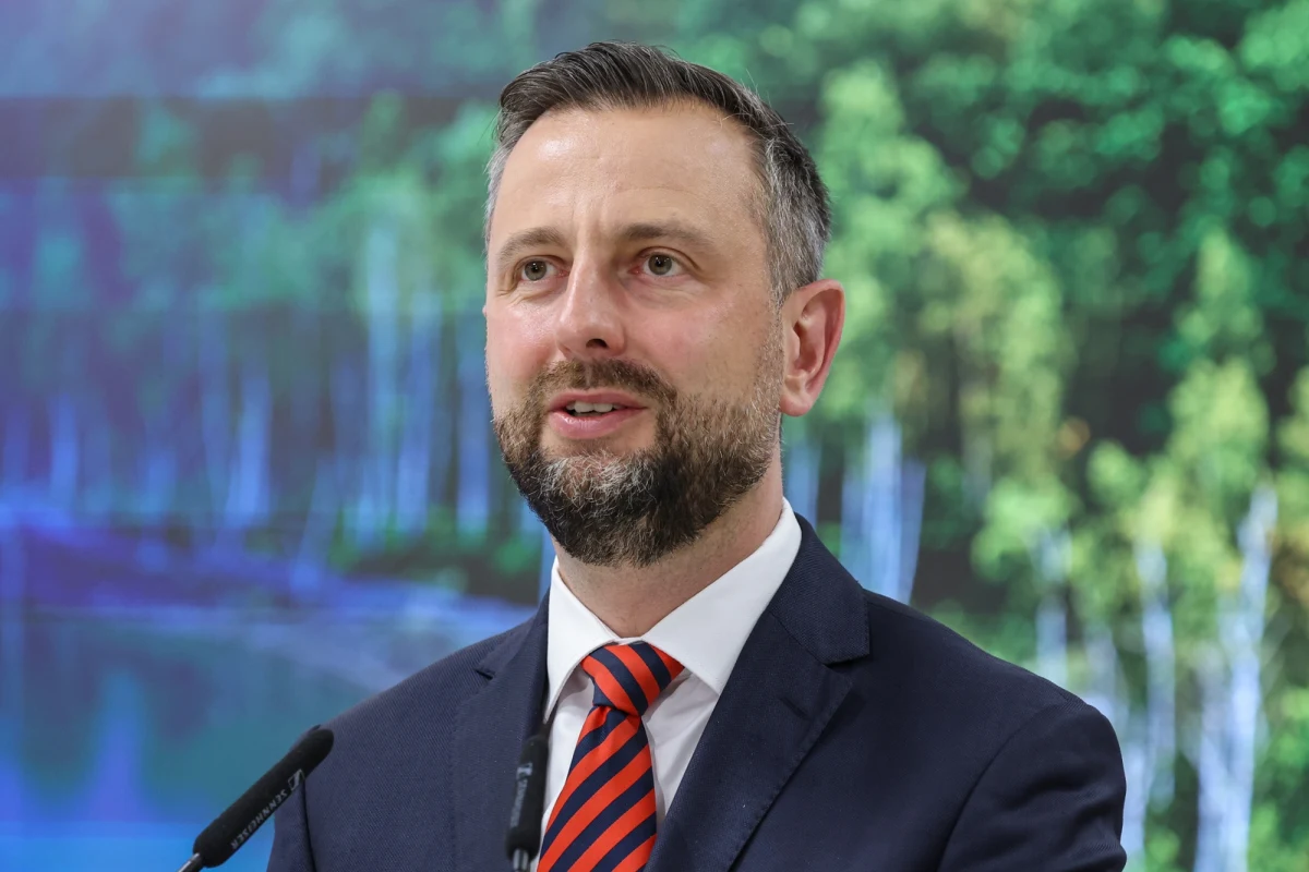 ​Władysław Kosiniak-Kamysz, wicepremier i szef MON, podkreślił, że Polska ma prawo oczekiwać od Stanów Zjednoczonych współpracy w sprawie ekstradycji byłego ministra sprawiedliwości Zbigniewa Ziobry. Dodał też, że oczekuje usunięcia Ziobry z Prawa i Sprawiedliwości. Prokuratura prowadzi śledztwo dotyczące nie tylko samego Ziobry, ale także osób, które mogły pomagać mu w uniknięciu odpowiedzialności karnej.