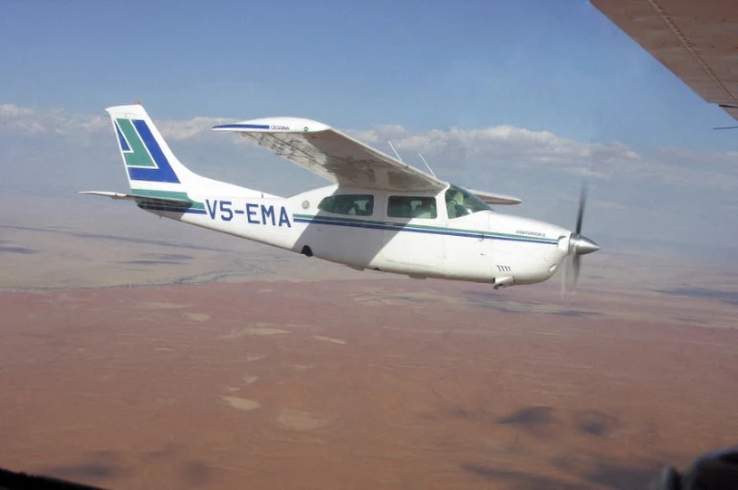 Na pustyni rozbił się samolot. Zginęli turyści i pilot