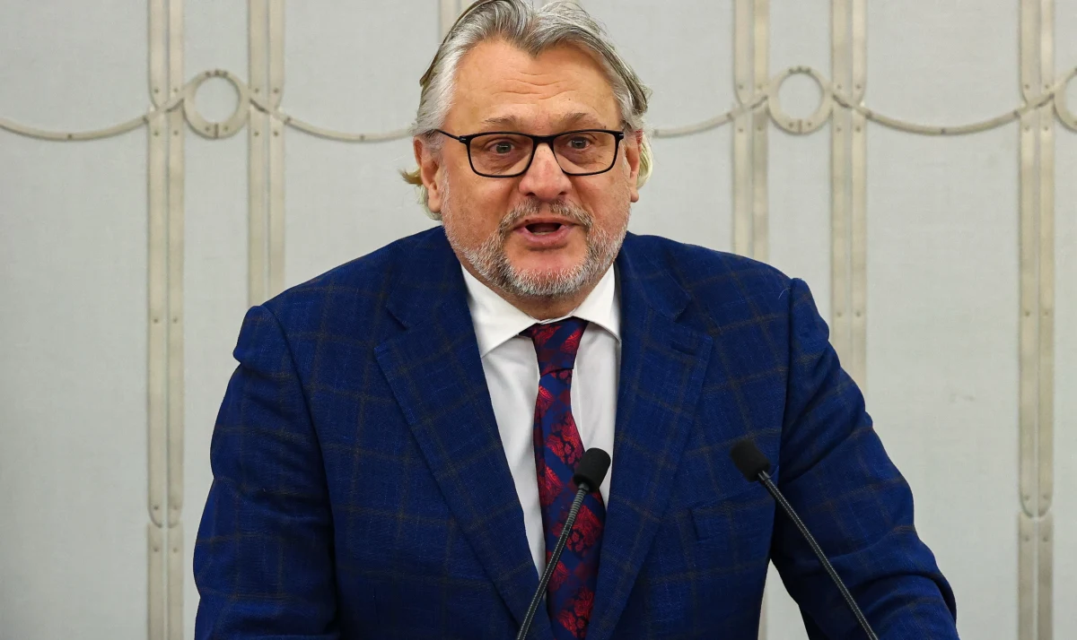 Senator Tomasz Lenz został na wniosek premiera Donalda Tuska usunięty z Koalicji Obywatelskiej - przekazał w Polsat News Zbigniew Konwiński, przewodniczący klubu parlamentarnego Koalicji Obywatelskiej. To pokłosie kontrowersji wokół zabiegu dla syna polityka. 