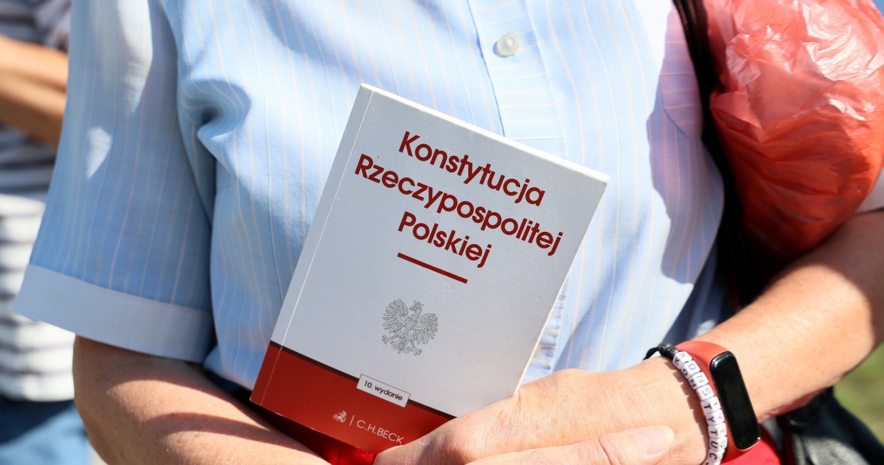 Czy Polska potrzebuje nowej konstytucji? Sondaż pokazuje nastroje