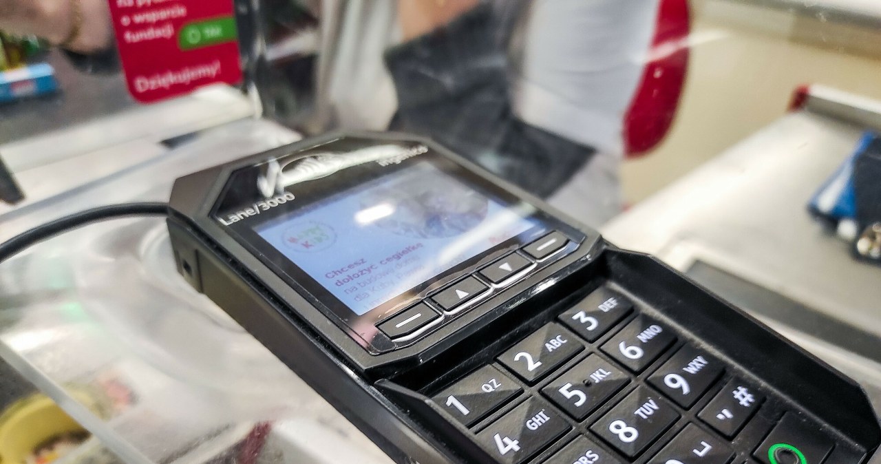 Uważaj na swoją kartę i patrz na terminal. Pojawiają się dziwne liczby