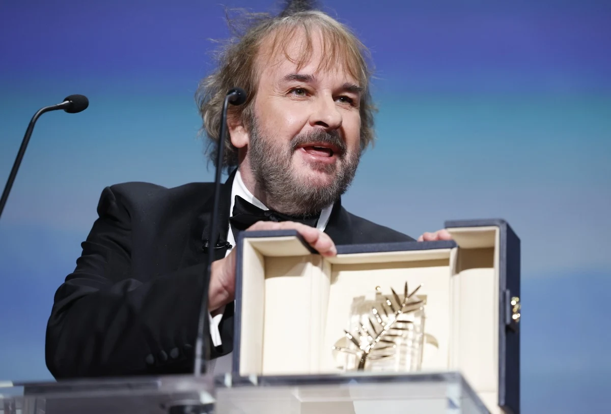 Peter Jackson - reżyser trylogii "Władca Pierścieni" i "Hobbita" - otrzymał honorową Złotą Palmę na rozpoczynającym się dziś 79. festiwalu w Cannes. "To niesamowita niespodzianka i wielki zaszczyt" - podkreślał Jackson.