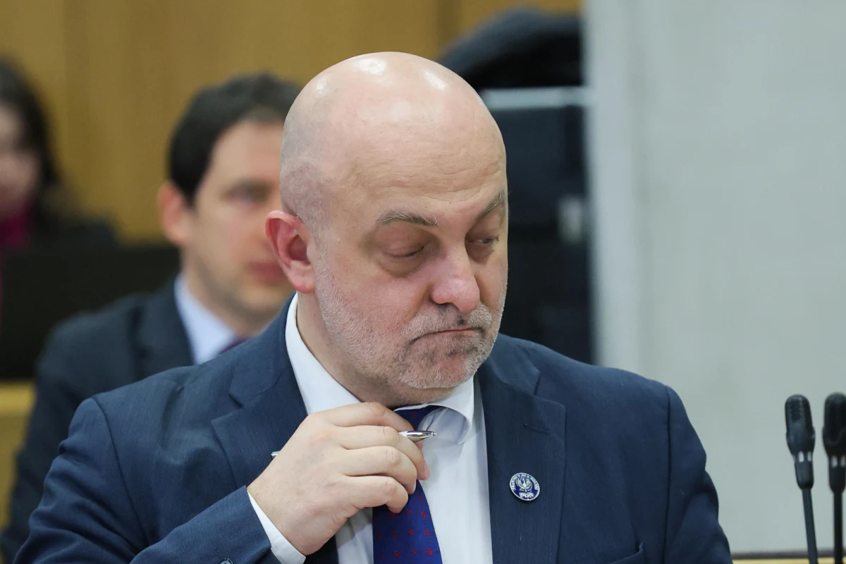 Sejmowa komisja sprawiedliwości ustaliła we wtorek listę 15 sędziów-kandydatów do Krajowej Rady Sądownictwa. Oprócz 13 sędziów wskazanych przez kluby koalicji rządzącej - zgodnie z zapisami ustawy - znaleźli się też na niej zarówno kandydat PiS - Łukasz Piebiak, jak i kandydat Konfederacji - Łukasz Zawadzki. Listę taką poparło 18 posłów z komisji, dwóch było przeciw. Nikt nie wstrzymał się od głosu. Sejm planuje głosować nad tą listą w piątek.