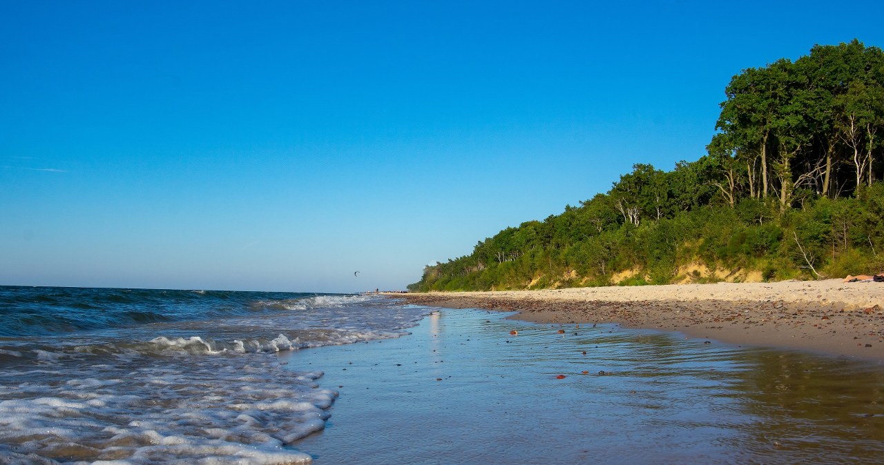 Perełka Bałtyku, którą pokochali seniorzy. Piękne plaże to tylko początek