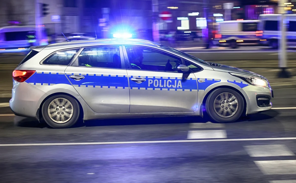 W Lubinie na Dolnym Śląsku w nocy z wtorku na środę doszło do strzelaniny. Nie żyją dwaj młodzi mężczyźni. Do tragedii miało dość w jednym z mieszkań przy ul. Jastrzębiej na osiedlu Przylesie. Jak dowiedział się reporter RMF FM Krzysztof Zasada, w Lubinie i okolicach trwają poszukiwania mężczyzny, który mógł mieć związek z nocną strzelaniną. Ustalana jest też rola, jaką w strzelaninie miała odegrać osoba, która ranna trafiła do szpitala.